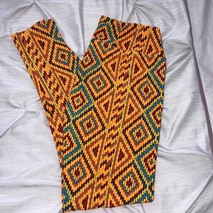LuLaRoe patterned leggings
